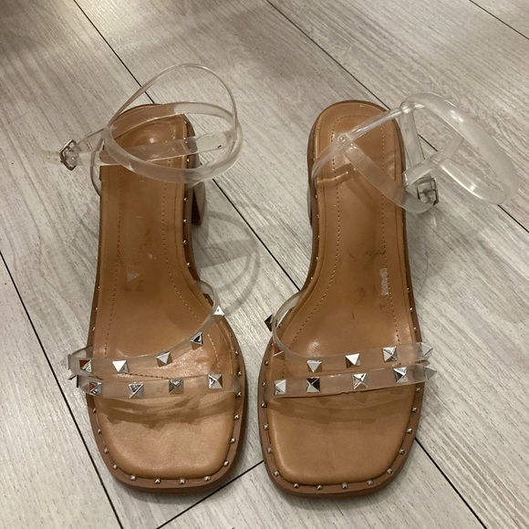 Zapatos de verano con tirantes de plástico alrededor del tobillo size 7 - Picture 1 of 4